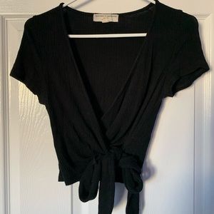 Tie around the waist, crop top